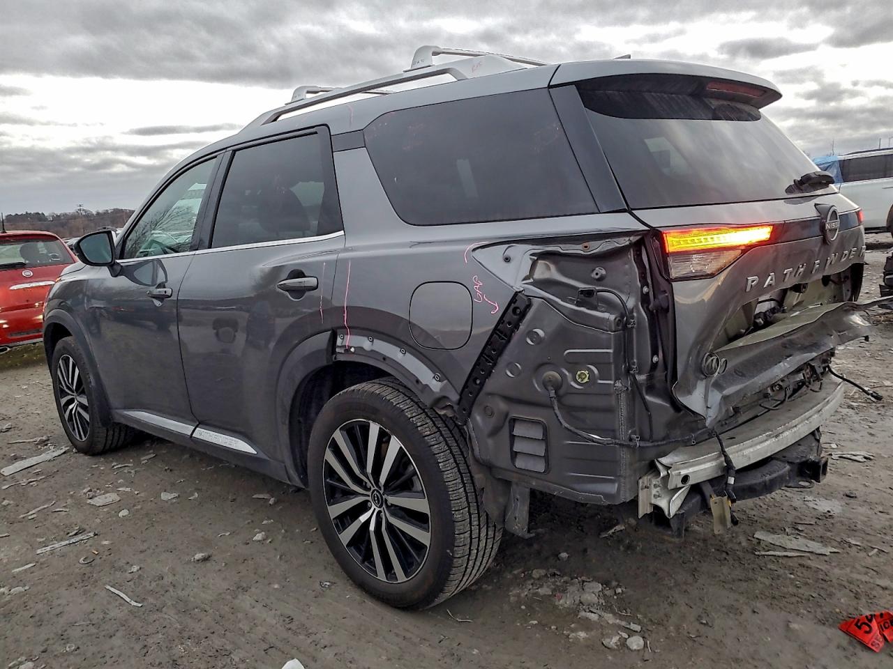 2023 NISSAN PATHFINDER PLATINUM photo 2