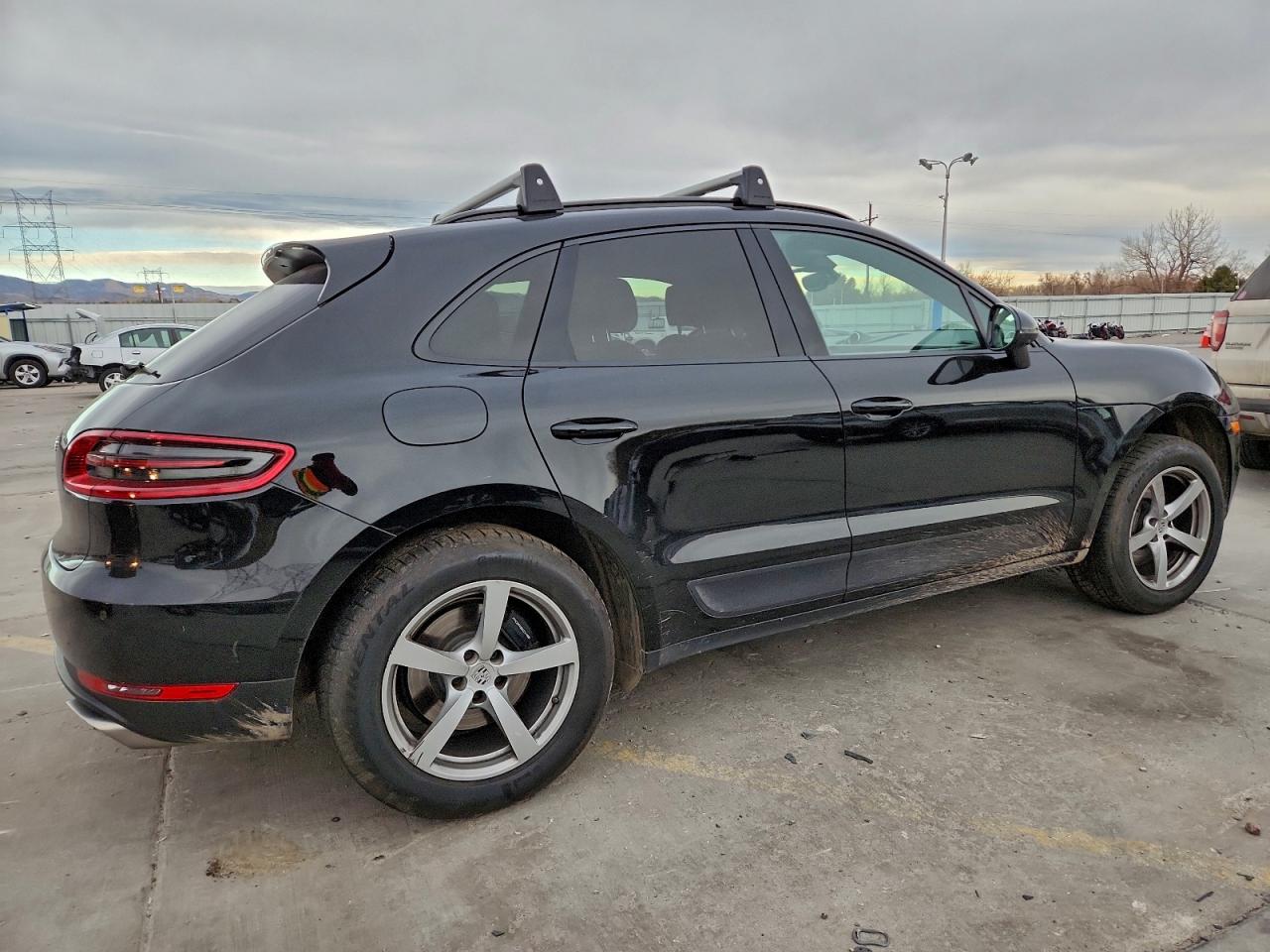 2017 PORSCHE MACAN photo 3