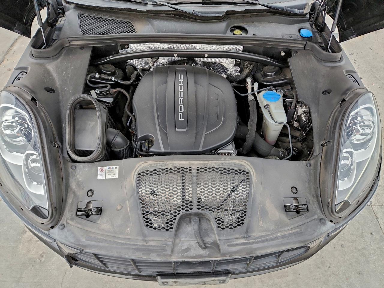 2017 PORSCHE MACAN photo 12