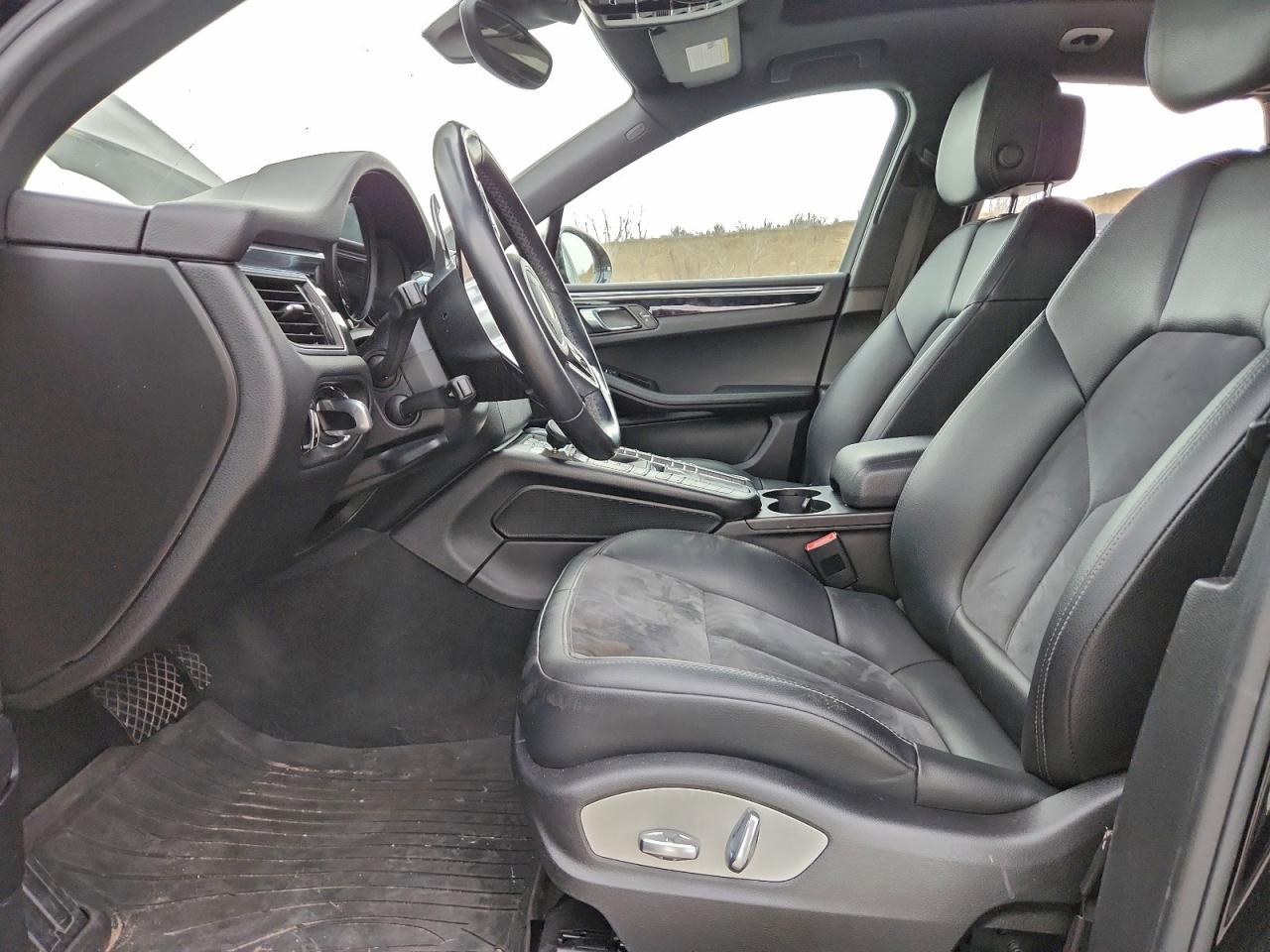 2017 PORSCHE MACAN photo 7