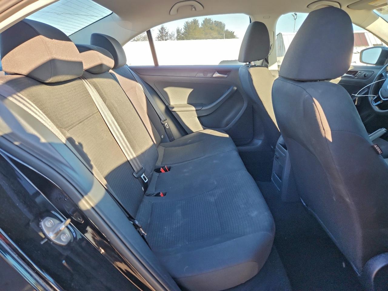 2015 VOLKSWAGEN JETTA BASE photo 19