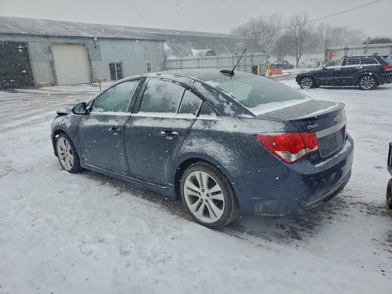 2016 CHEVROLET CRUZE LIMITED LT photo 2
