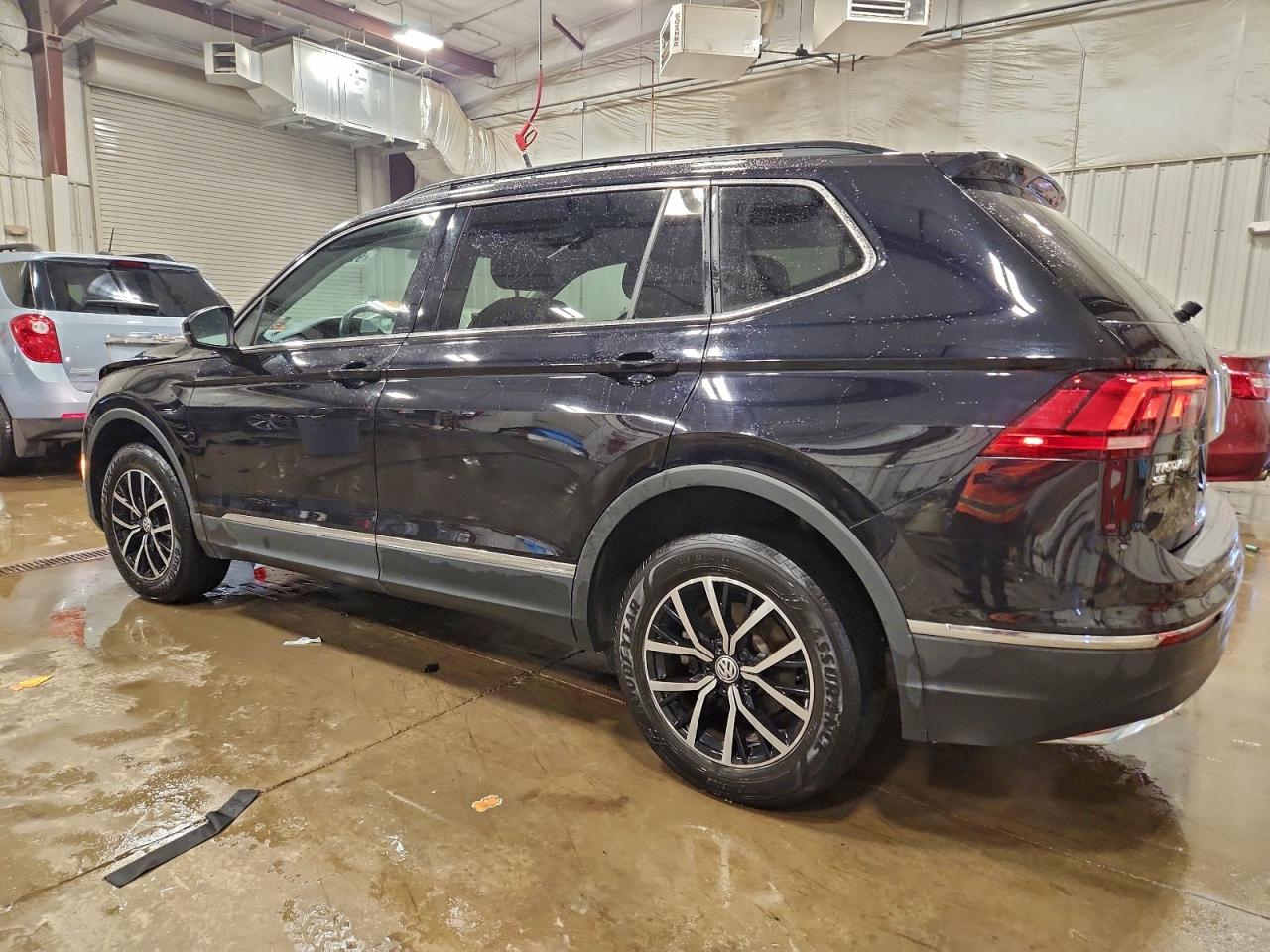 2021 VOLKSWAGEN TIGUAN SE photo 3