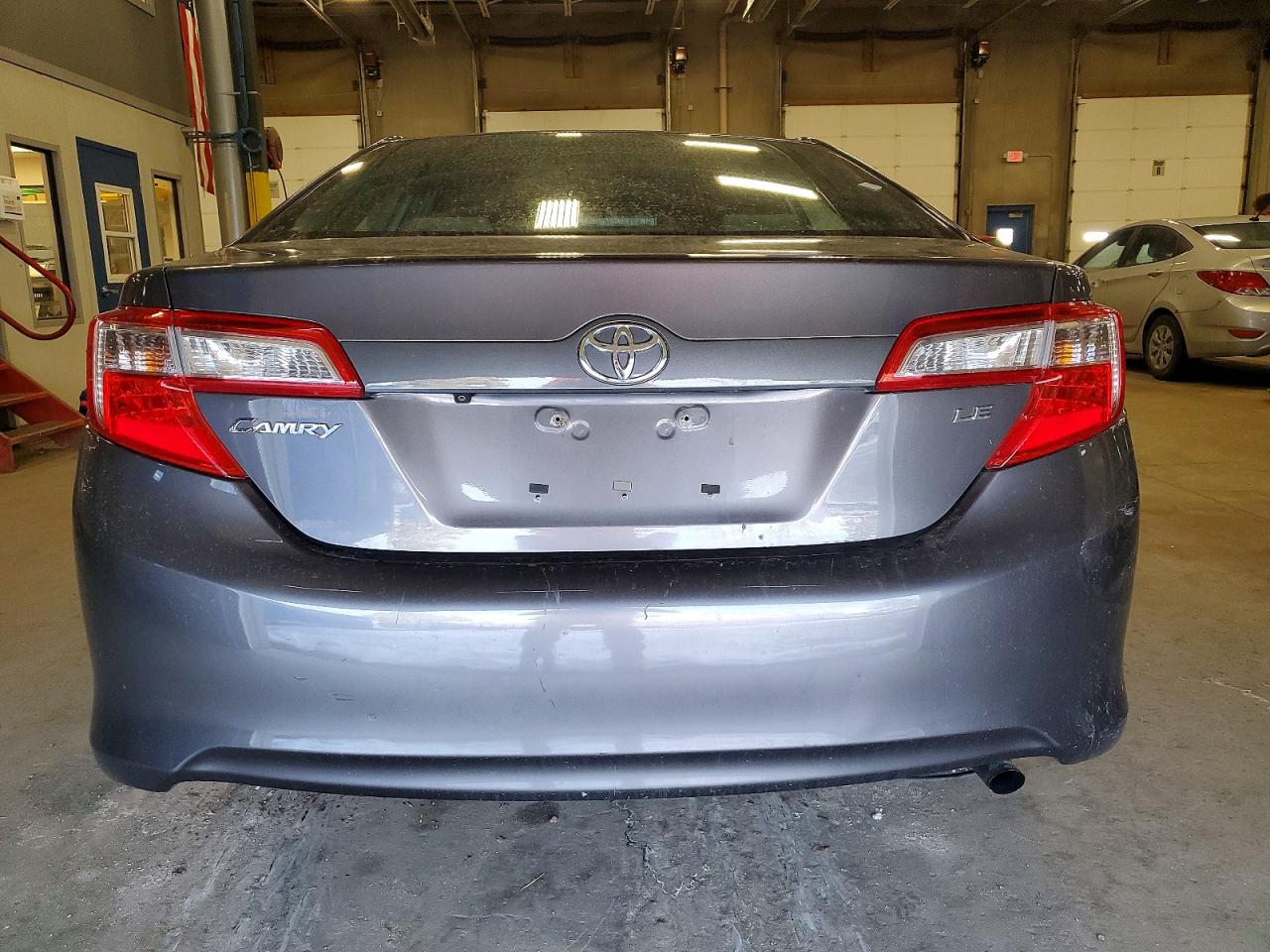 2014 TOYOTA CAMRY L photo 11