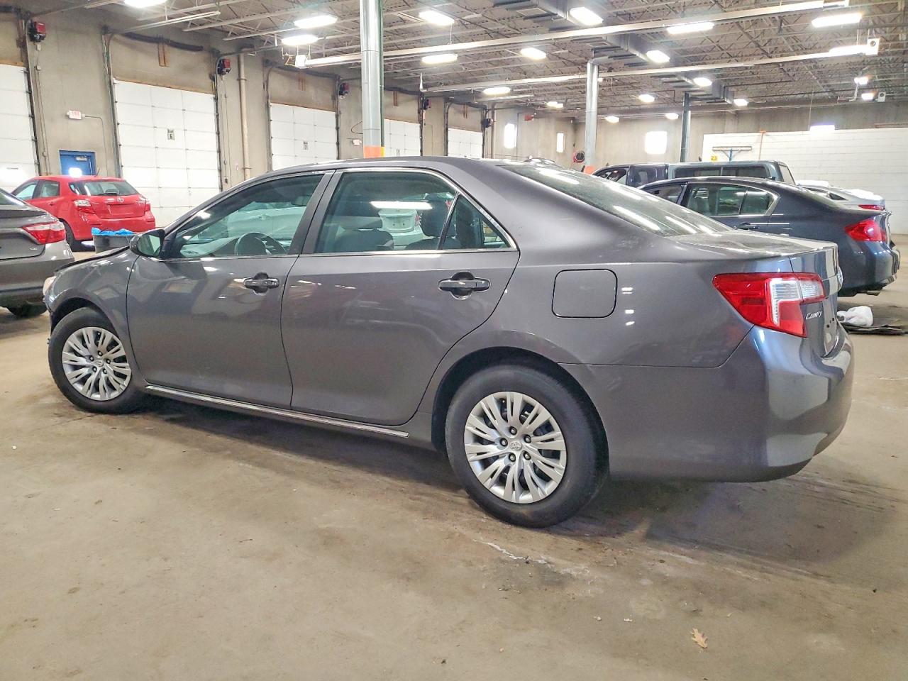 2014 TOYOTA CAMRY L photo 3
