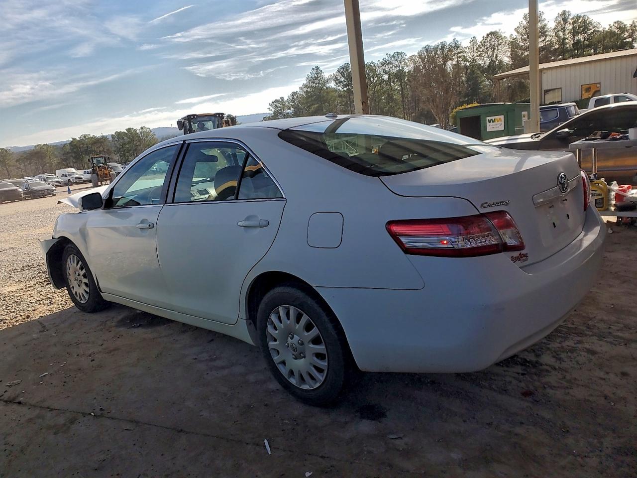2011 TOYOTA CAMRY BASE photo 3