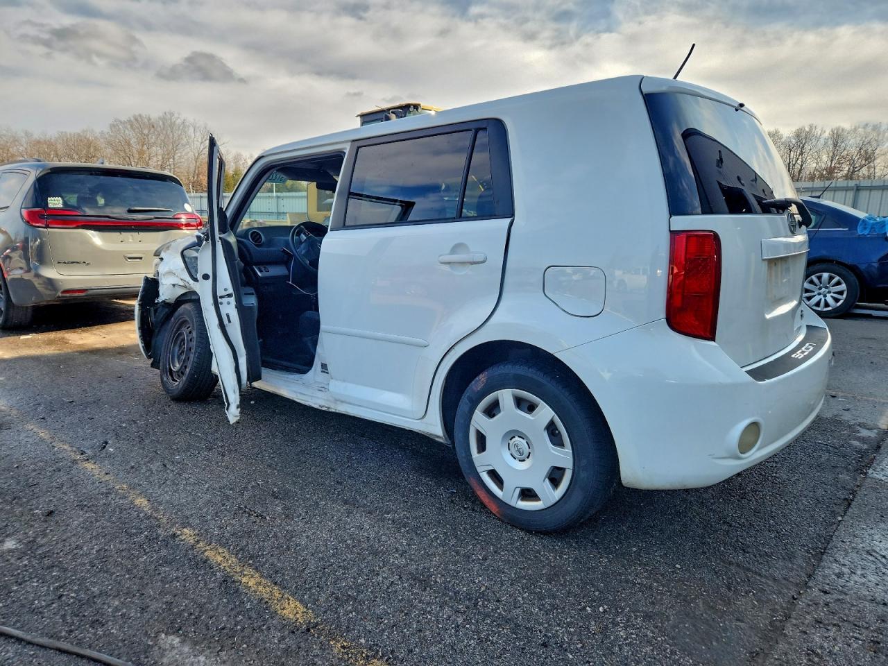 2008 TOYOTA SCION XB photo 3