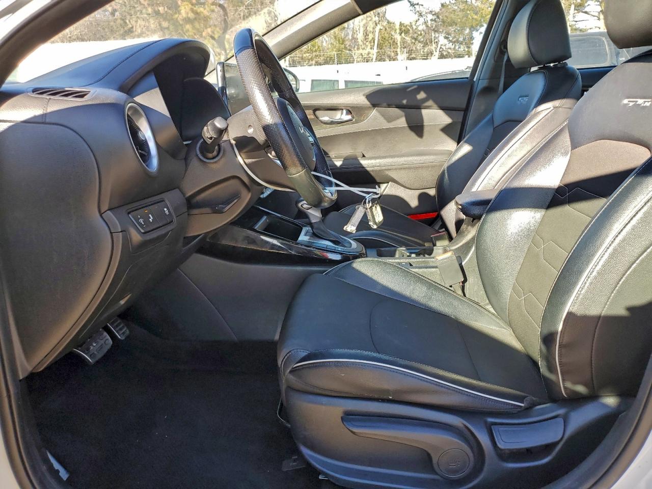 2023 KIA FORTE GT LINE photo 7