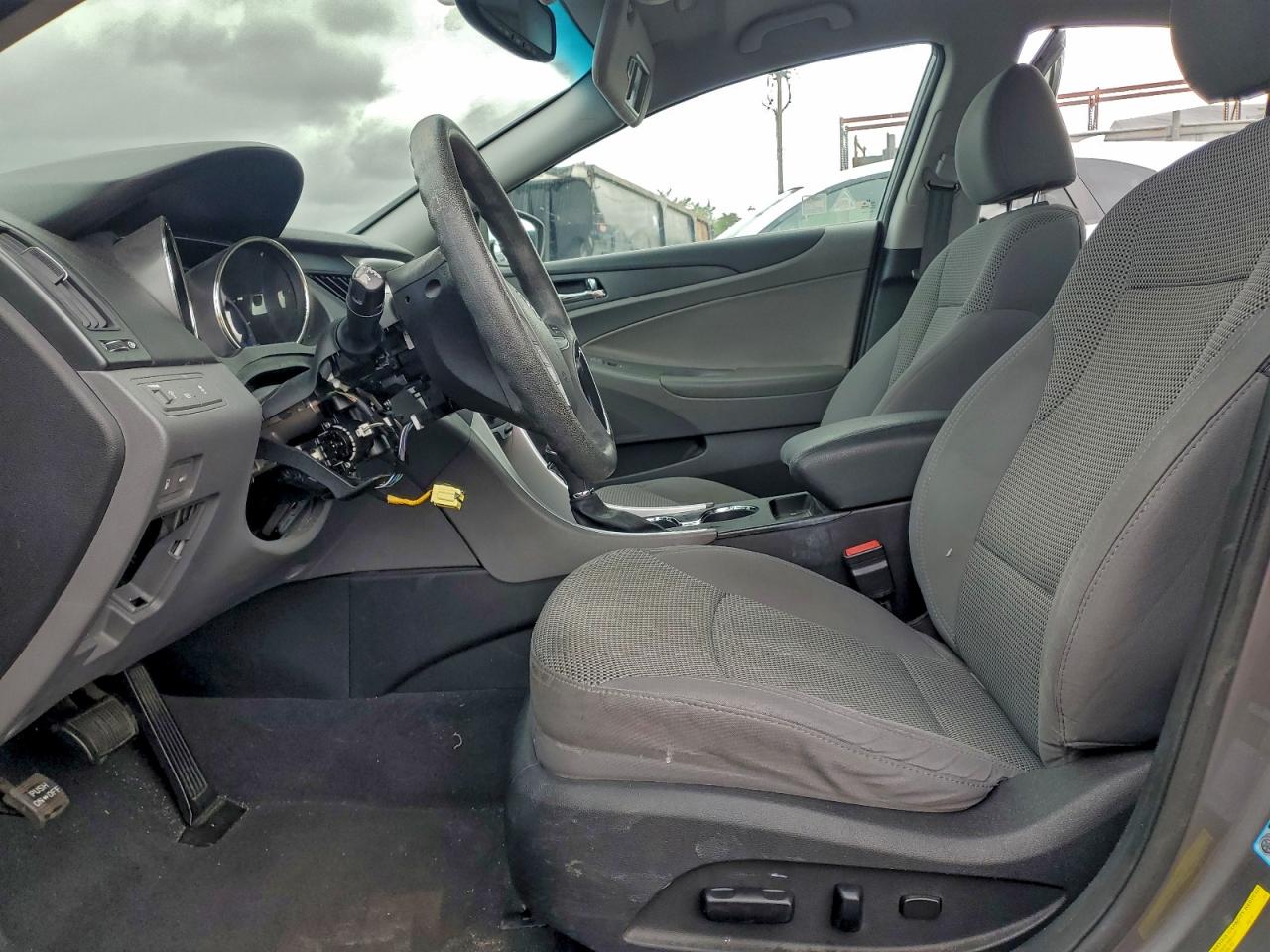 2011 HYUNDAI SONATA GLS photo 13