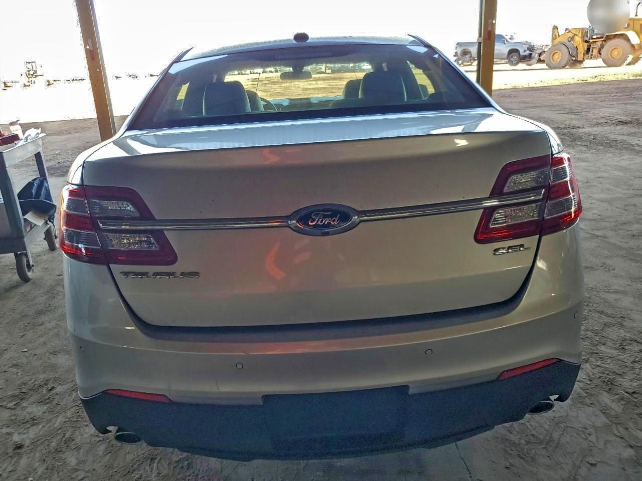 2014 FORD TAURUS SEL photo 11