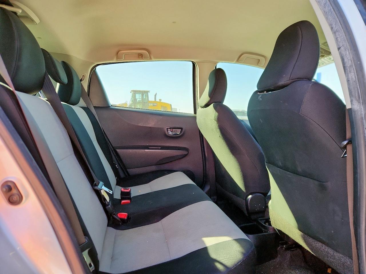 2012 TOYOTA YARIS 5-DOOR LE photo 21