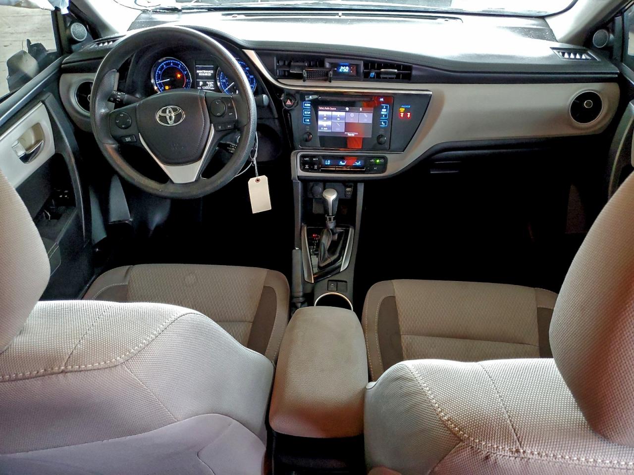 2018 TOYOTA COROLLA L photo 15