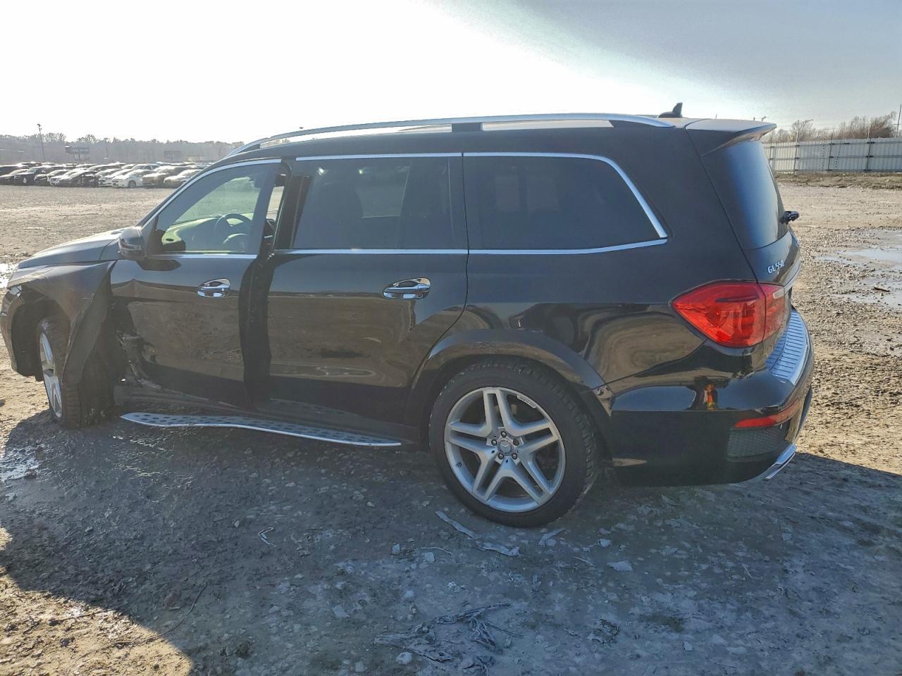 2016 MERCEDES-BENZ GL 550 4MATIC photo 3