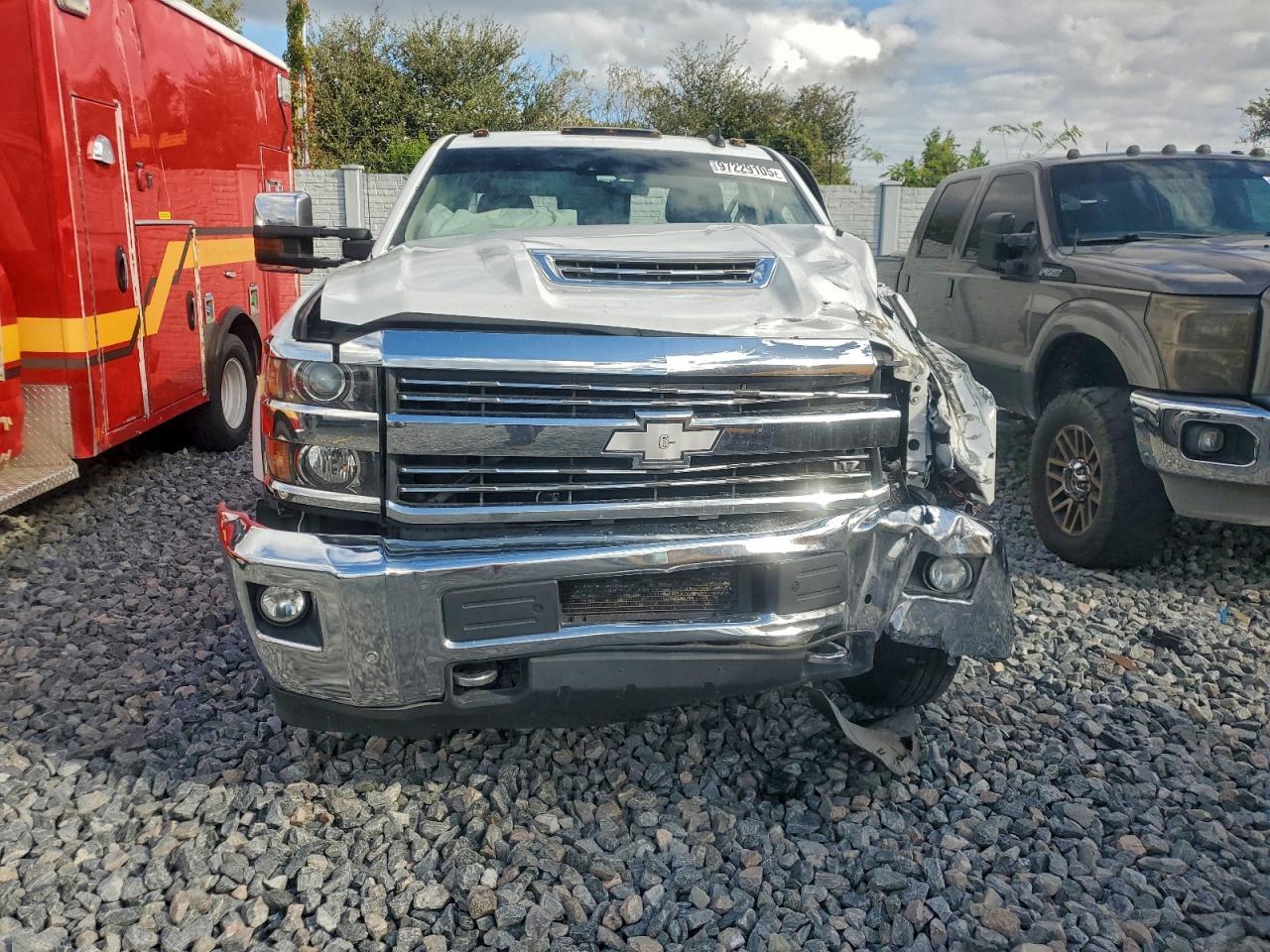 2019 CHEVROLET SILVERADO K3500 LTZ photo 5