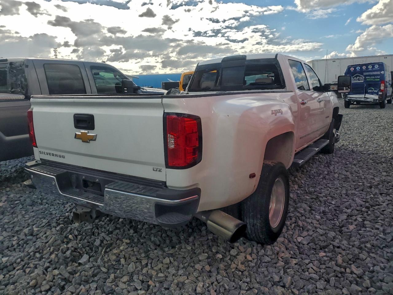 2019 CHEVROLET SILVERADO K3500 LTZ photo 3
