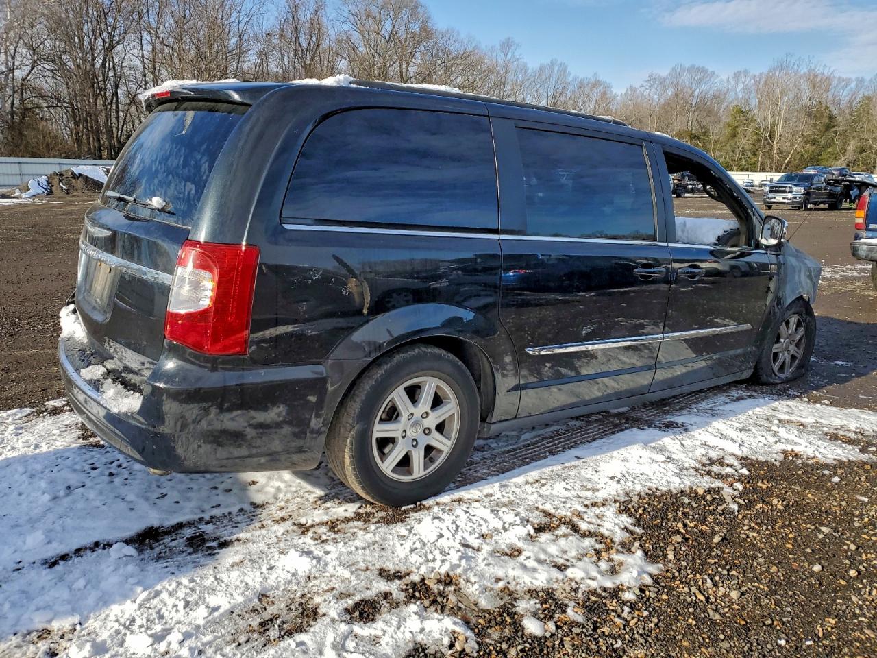 2012 CHRYSLER TOWN & COUNTRY TOURING L photo 5