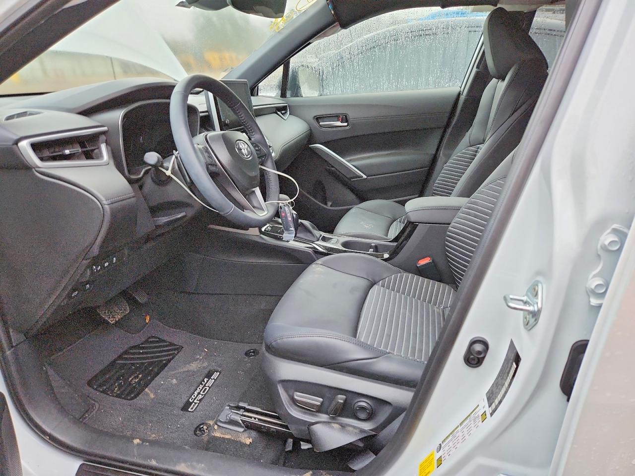 2025 TOYOTA COROLLA CROSS SE photo 13