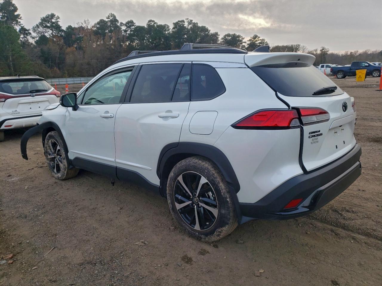 2025 TOYOTA COROLLA CROSS SE photo 3