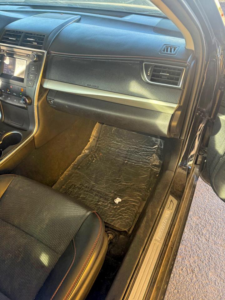 2017 TOYOTA CAMRY LE photo 5