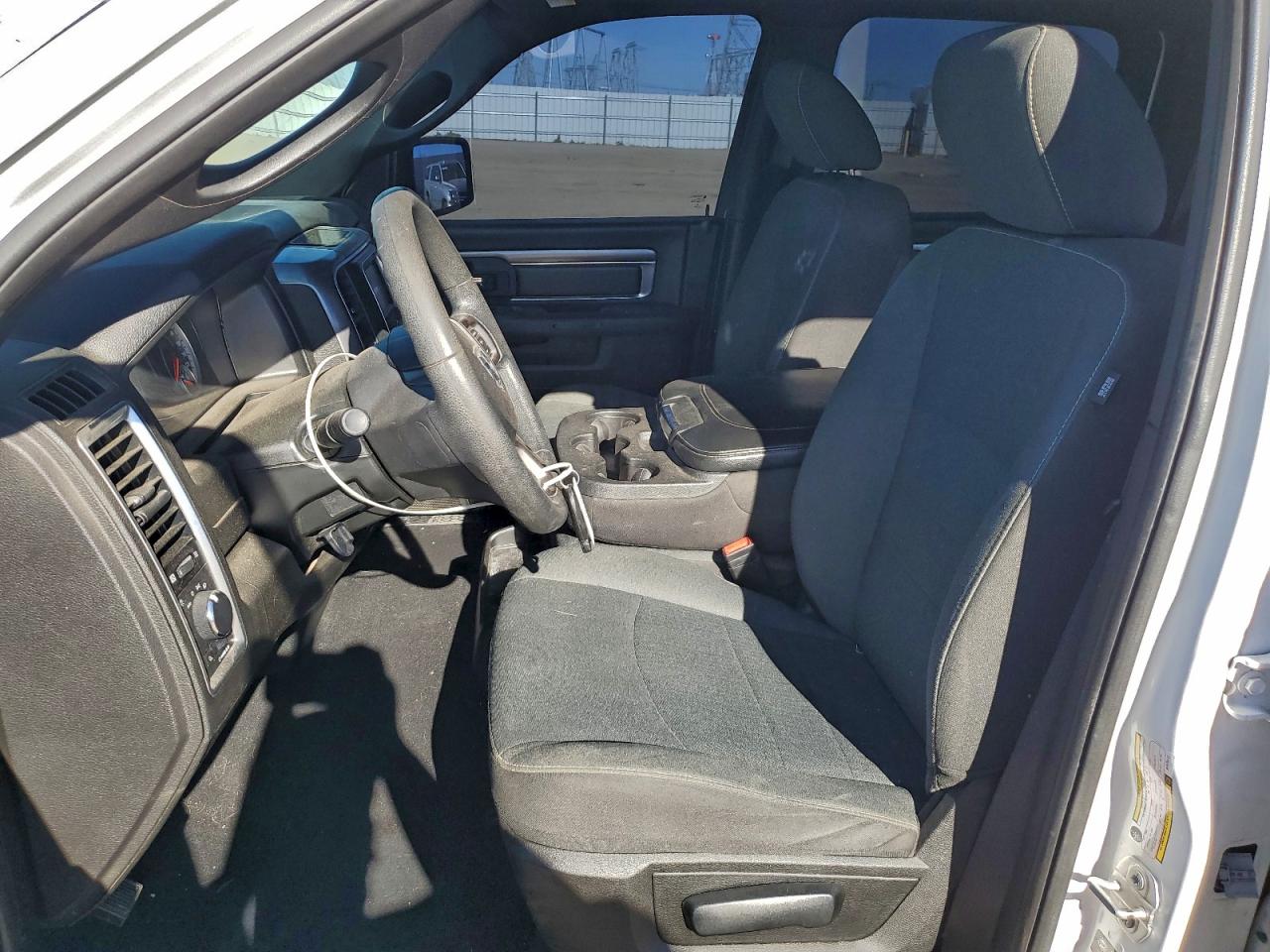 2021 RAM 1500 CLASSIC SLT photo 19