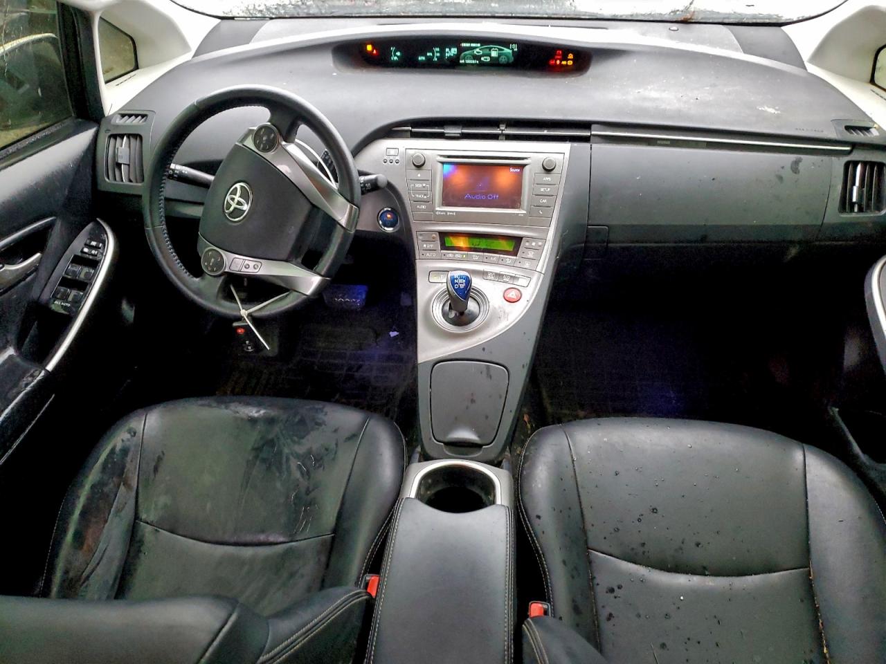 2015 TOYOTA PRIUS photo 8