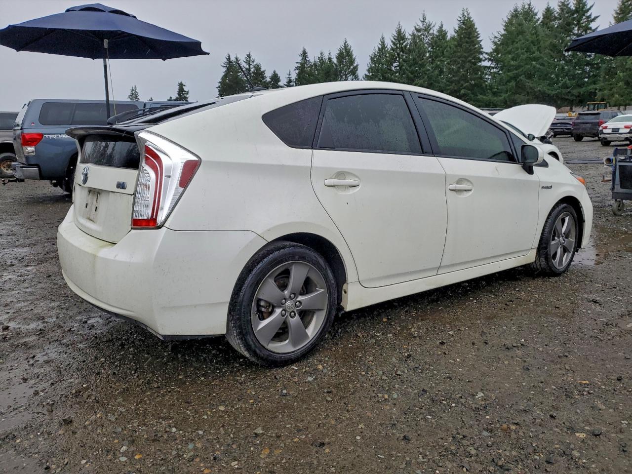 2015 TOYOTA PRIUS photo 3