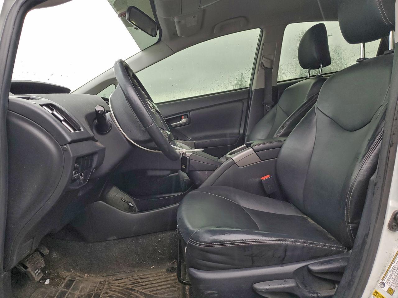 2015 TOYOTA PRIUS photo 7