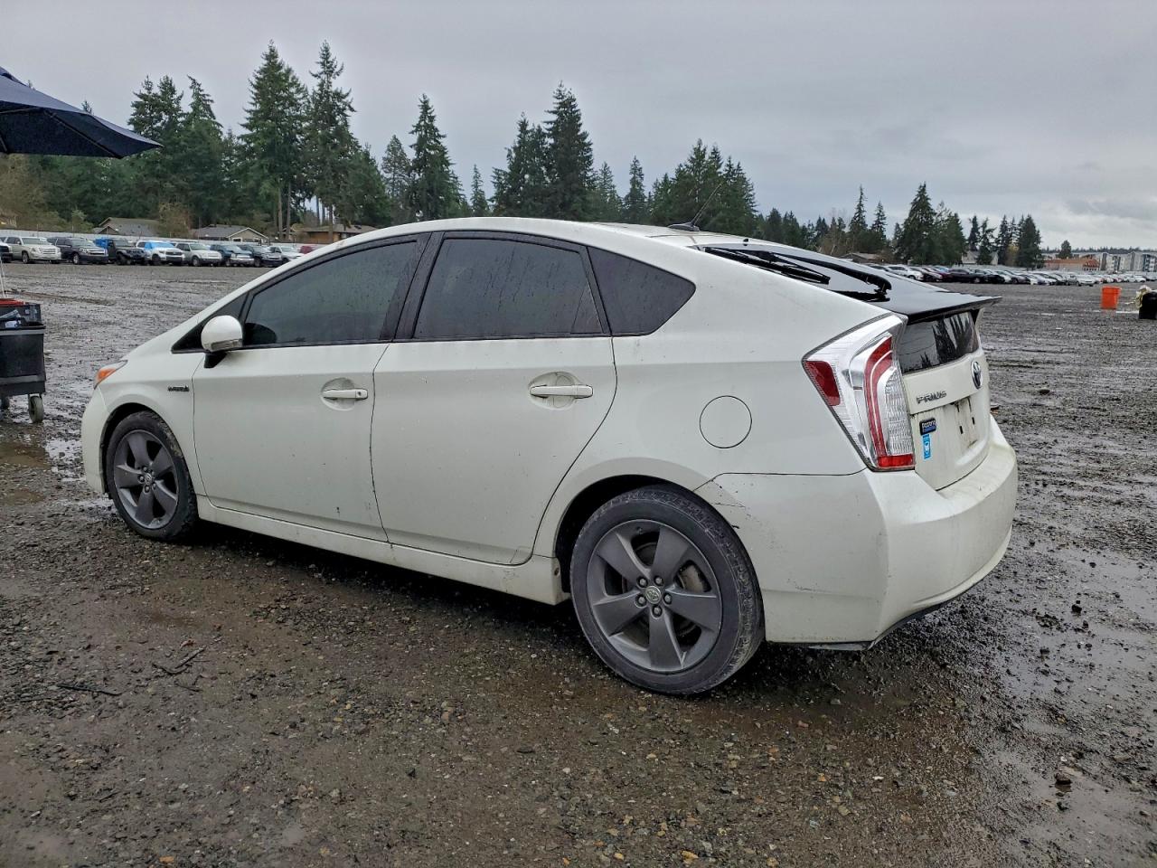 2015 TOYOTA PRIUS photo 2