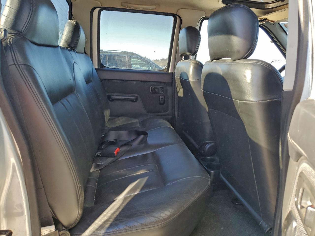 2001 NISSAN FRONTIER CREW CAB XE photo 19