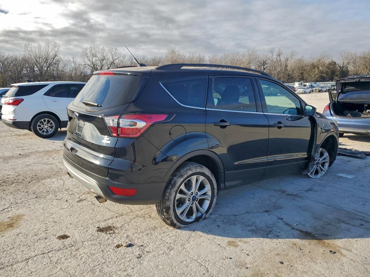2017 FORD ESCAPE SE photo 3
