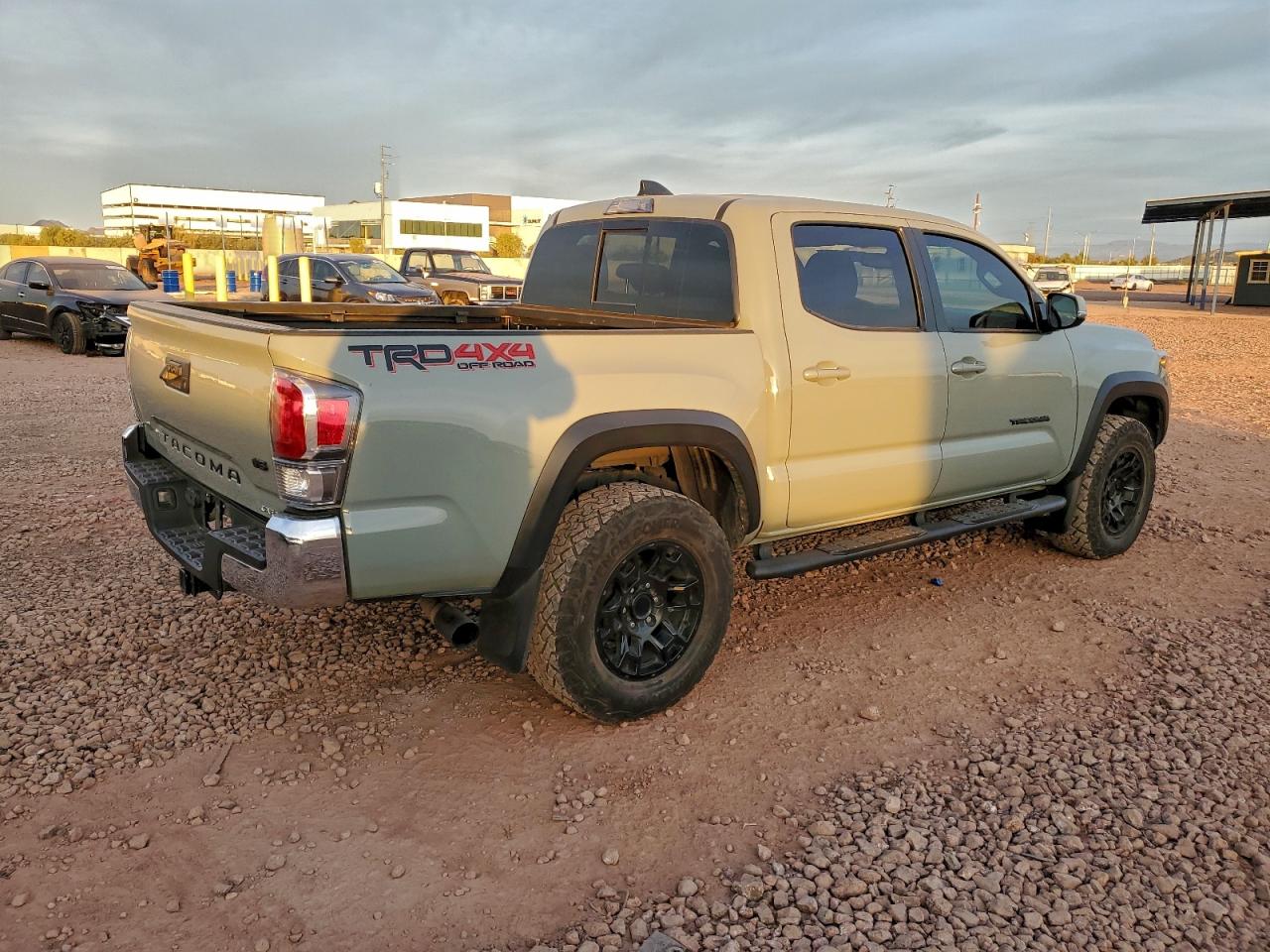 2022 TOYOTA TACOMA DOUBLE CAB photo 3