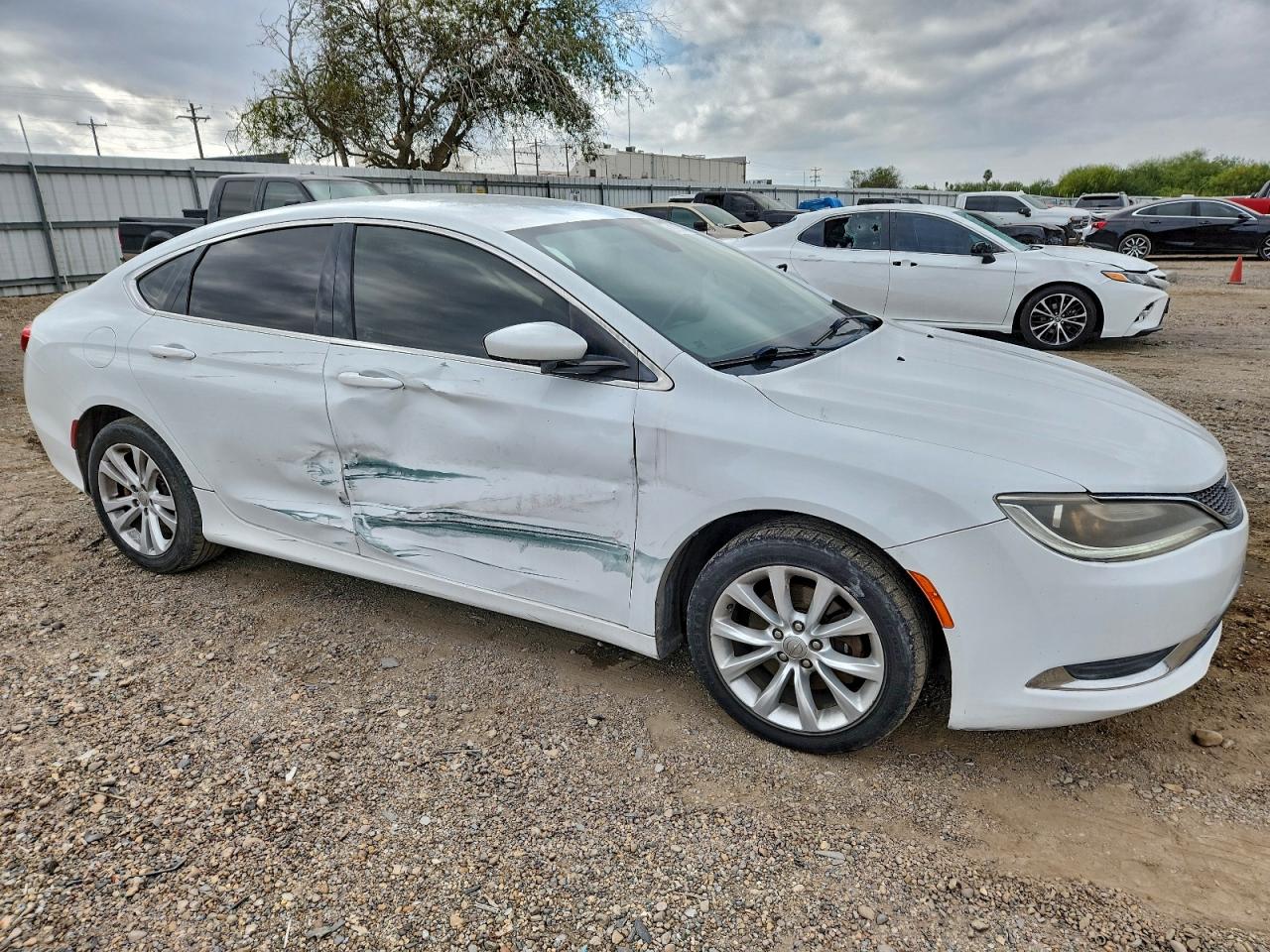 2015 CHRYSLER 200 LIMITED photo 4