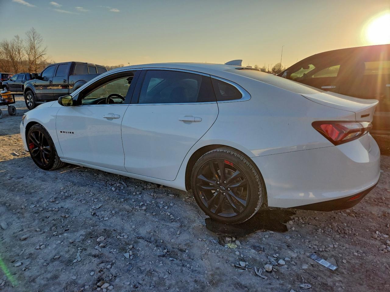 2023 CHEVROLET MALIBU LT photo 3