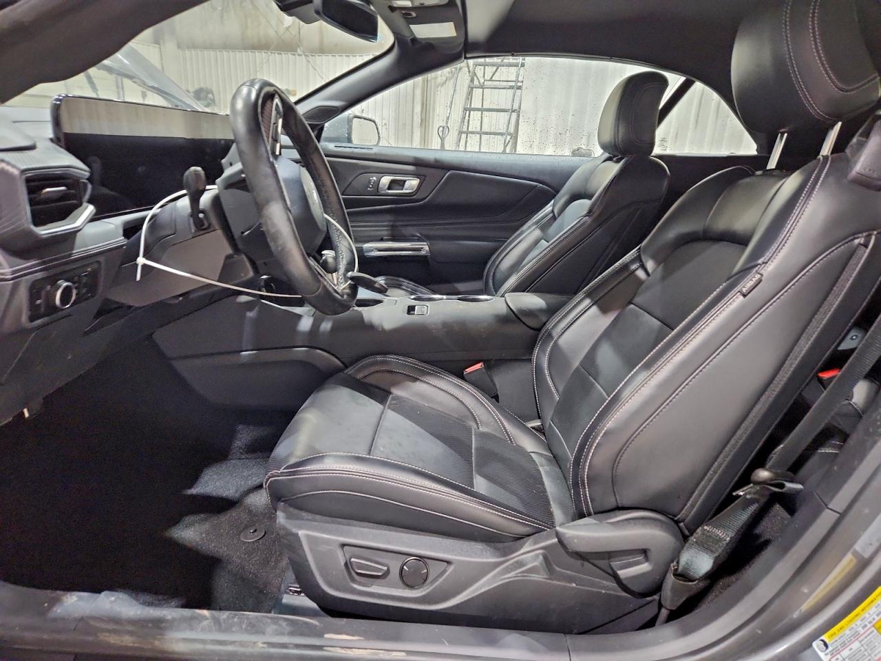 2025 FORD MUSTANG photo 19