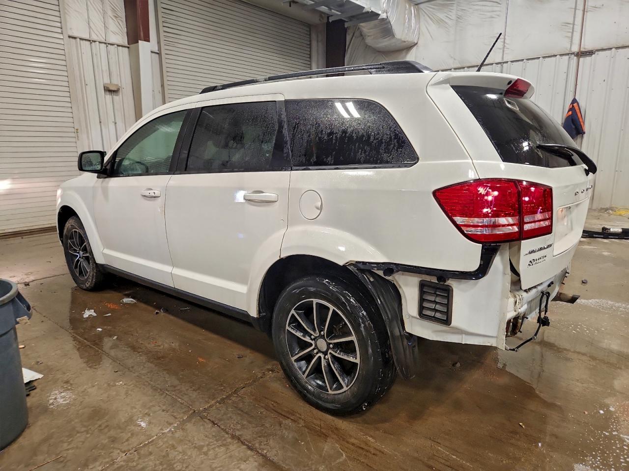 2017 DODGE JOURNEY SE photo 2