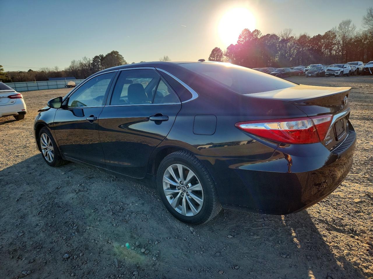 2016 TOYOTA CAMRY LE photo 2