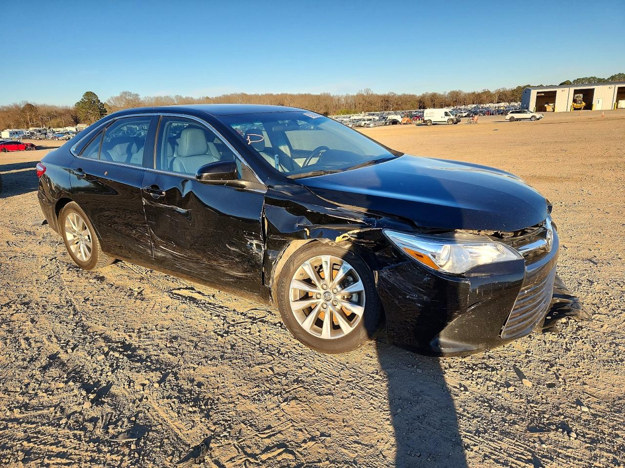 2016 TOYOTA CAMRY LE photo 4
