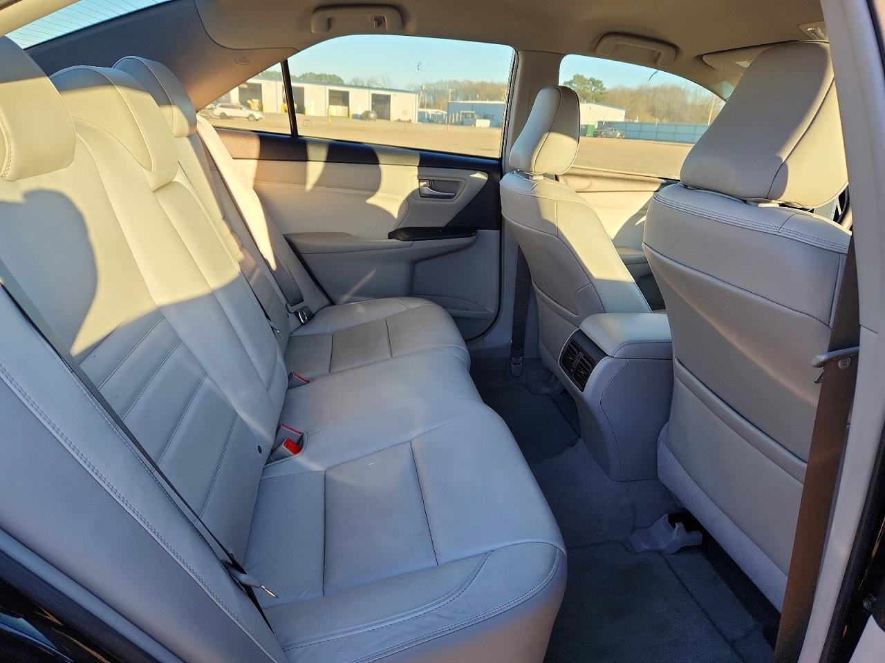 2016 TOYOTA CAMRY LE photo 10