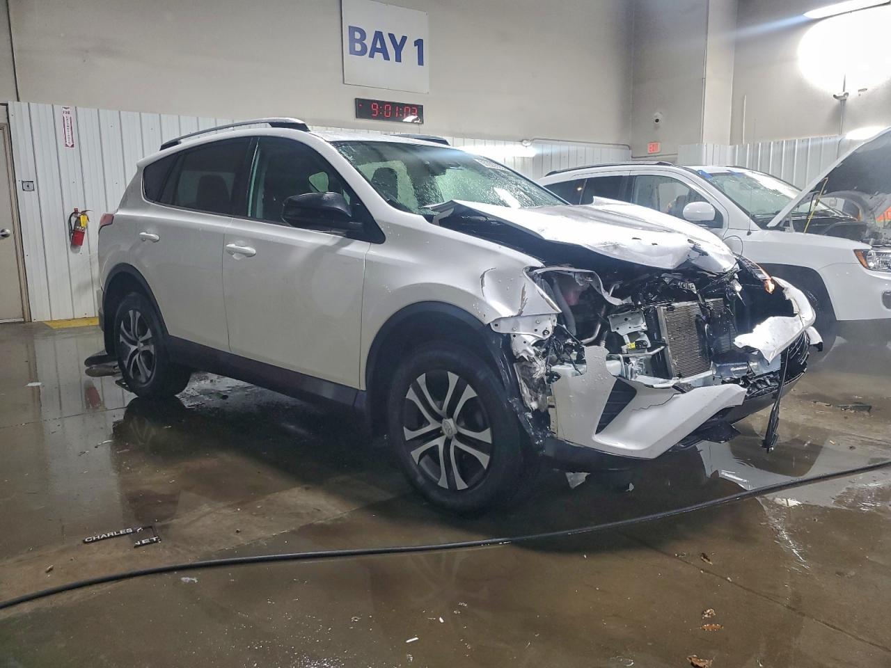 2017 TOYOTA RAV4 LE photo 4