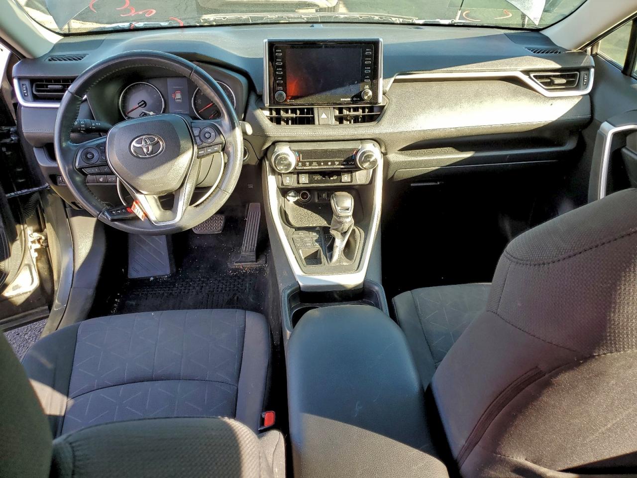 2019 TOYOTA RAV4 XLE photo 15