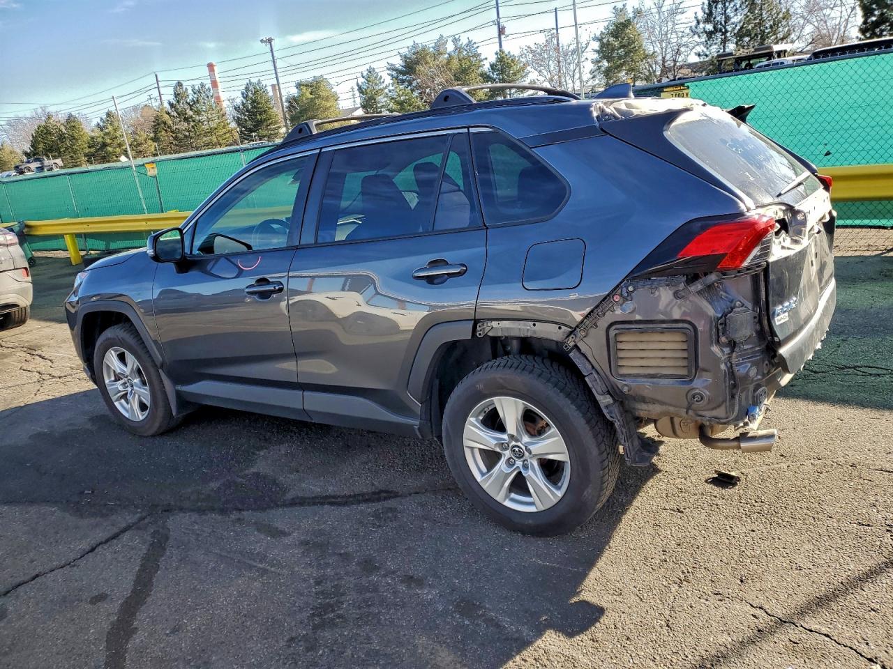 2019 TOYOTA RAV4 XLE photo 3