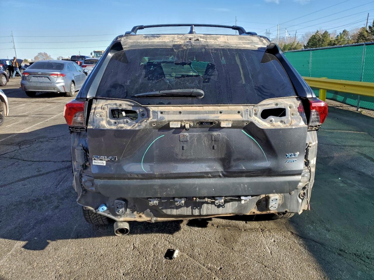 2019 TOYOTA RAV4 XLE photo 11