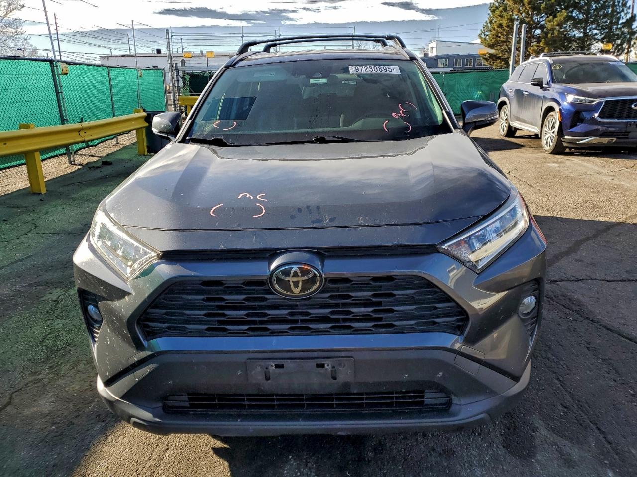 2019 TOYOTA RAV4 XLE photo 9