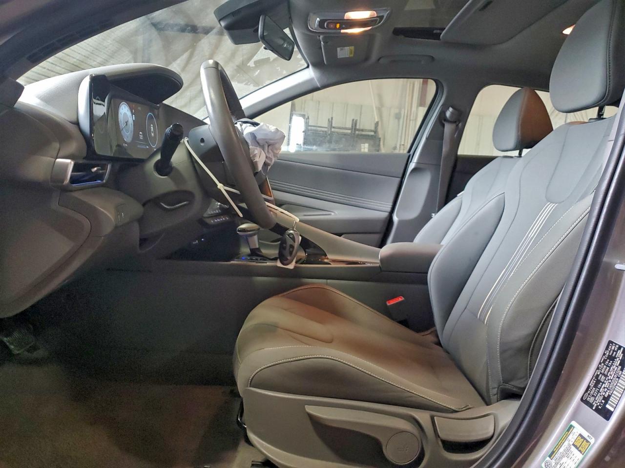 2025 HYUNDAI ELANTRA SEL photo 13