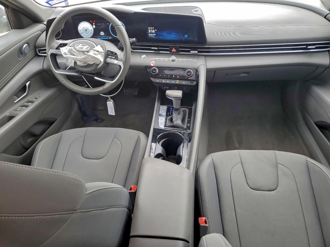 2025 HYUNDAI ELANTRA SEL photo 15