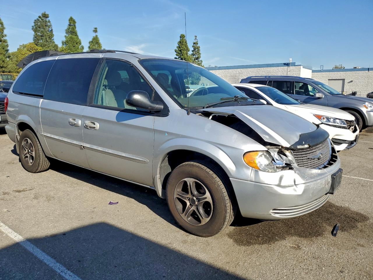 2002 CHRYSLER TOWN & COUNTRY LX photo 10