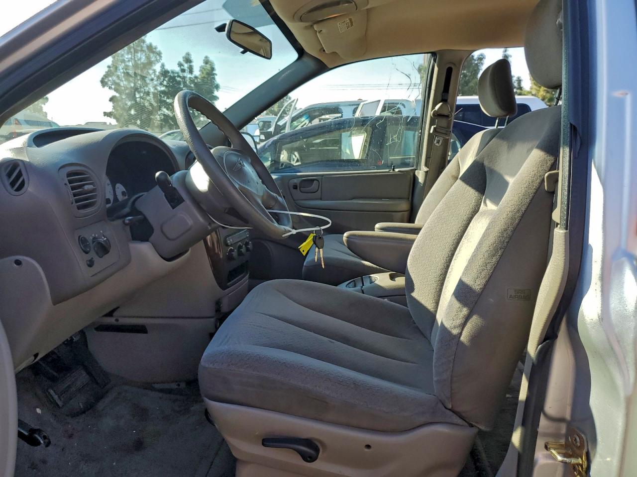2002 CHRYSLER TOWN & COUNTRY LX photo 19