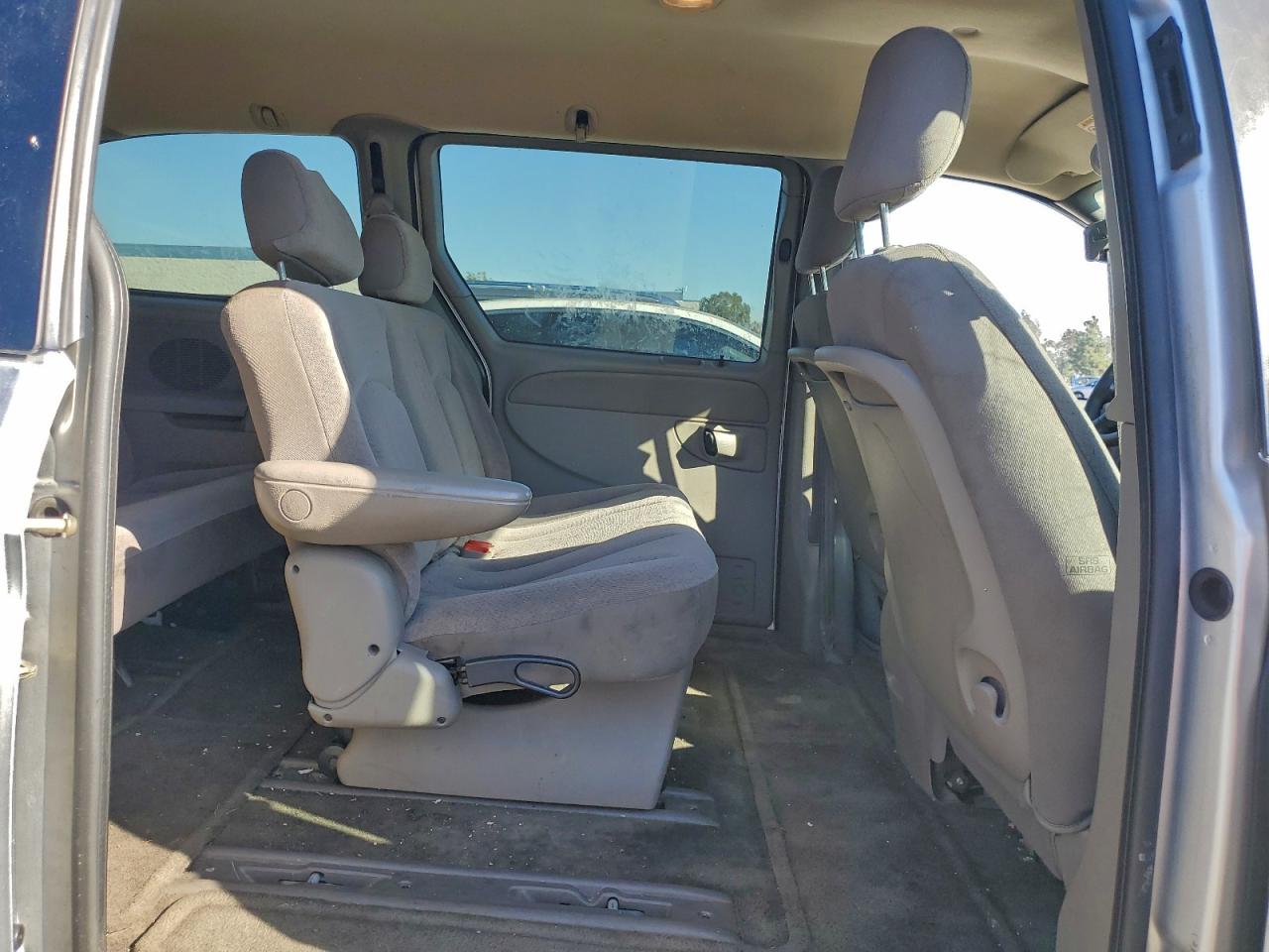 2002 CHRYSLER TOWN & COUNTRY LX photo 28