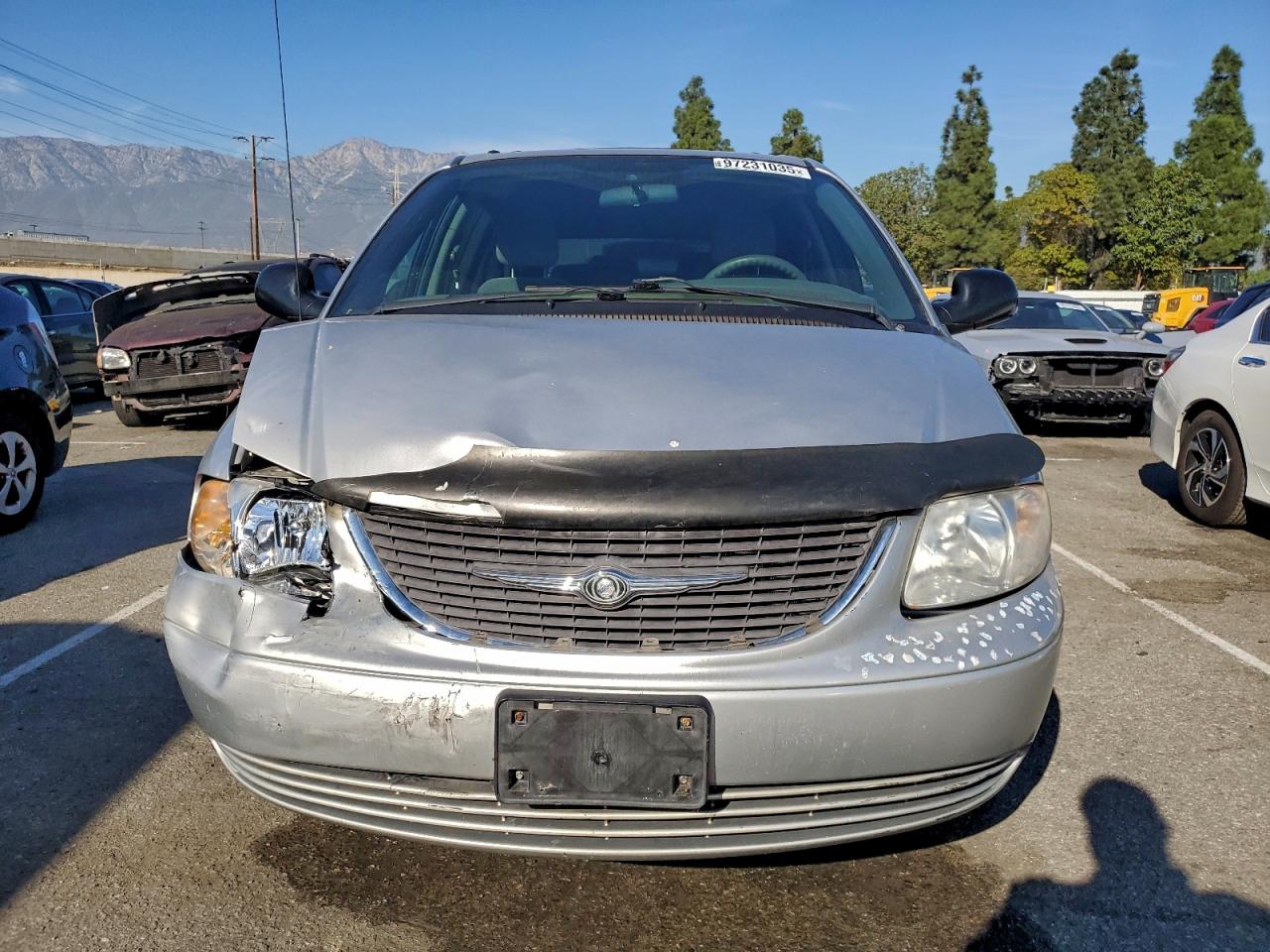 2002 CHRYSLER TOWN & COUNTRY LX photo 13