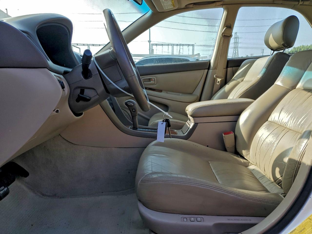 1998 LEXUS ES 300 photo 13